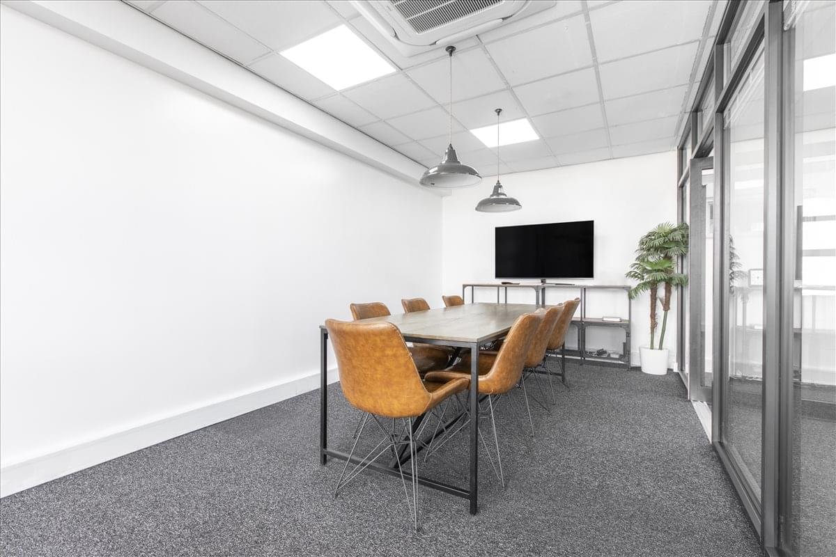 Bright, Modern Southampton Serviced Offices with Parking